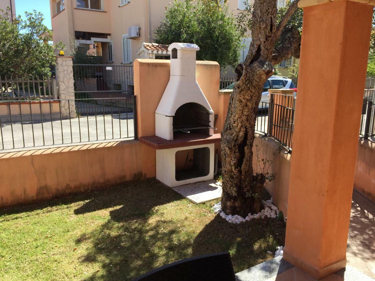 Milly Apartment Àrbatax Buitenkant foto